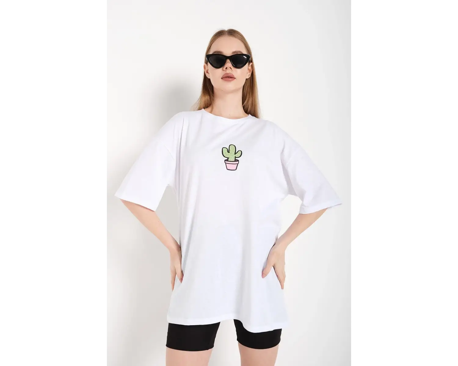 Kadın Beyaz Cactus Logo Baskılı Oversize T-shirt