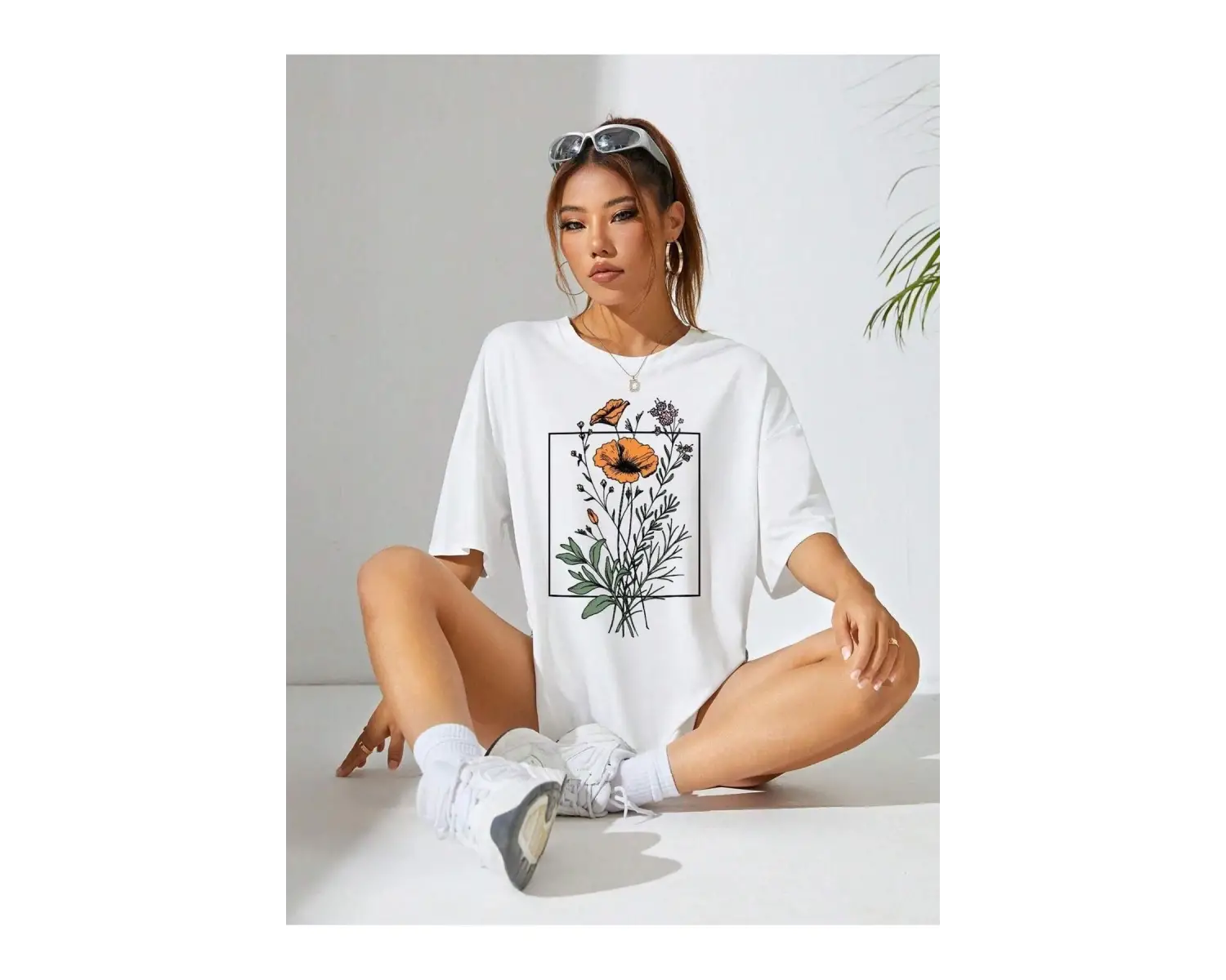 Kadın Beyaz Göğüs Çiçek Baskılı Basic Oversize T-Shirt strup000000000007