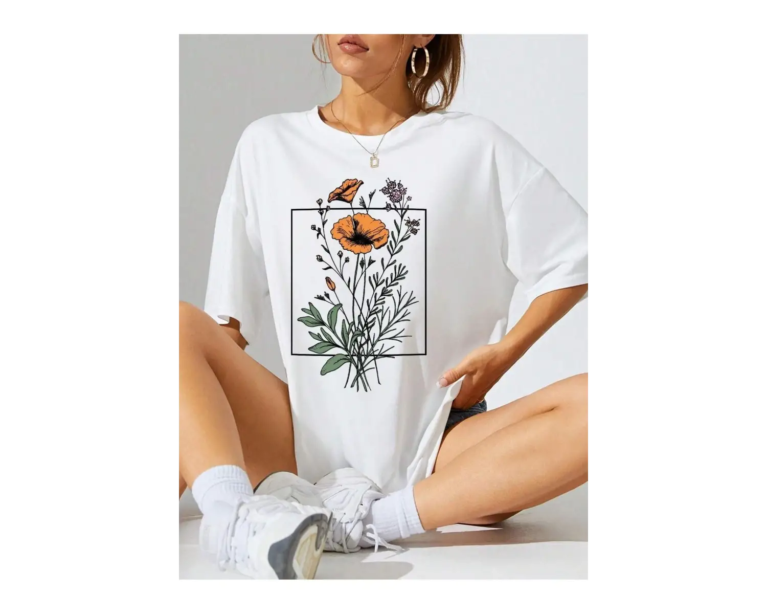 Kadın Beyaz Göğüs Çiçek Baskılı Basic Oversize T-Shirt strup000000000007