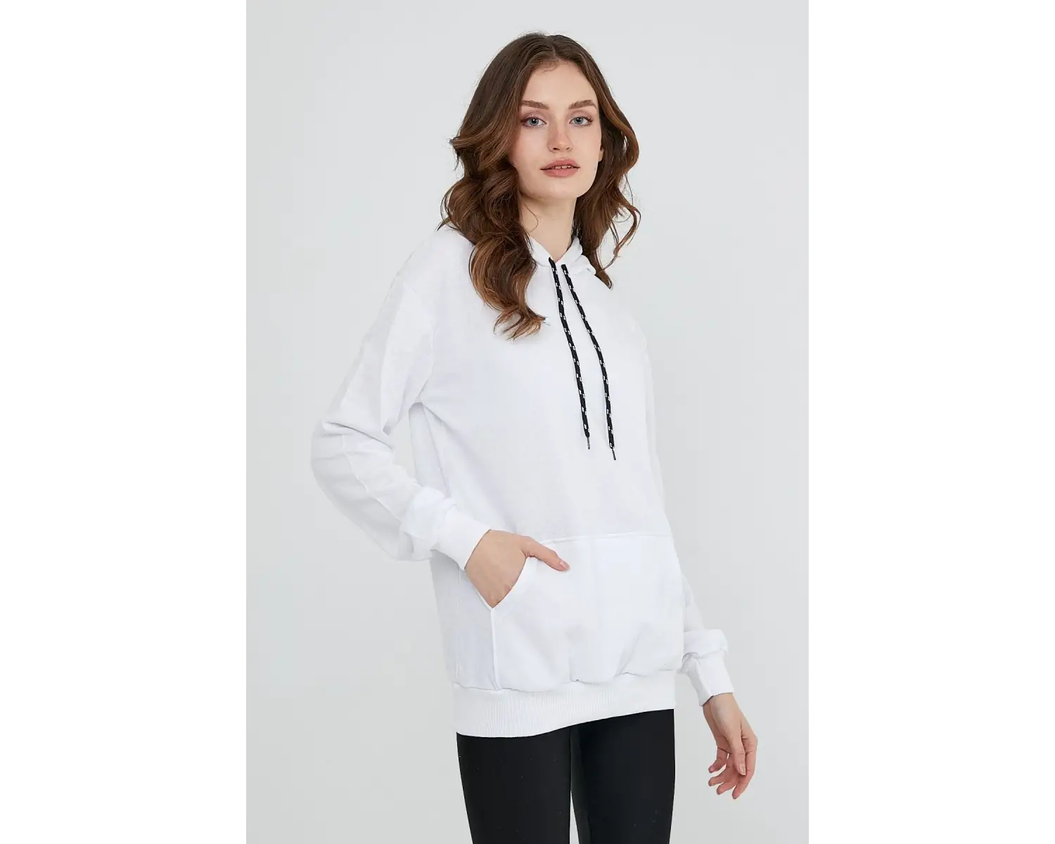 Kadın Beyaz Kapüşonlu Kangru Cep Sweatshirt