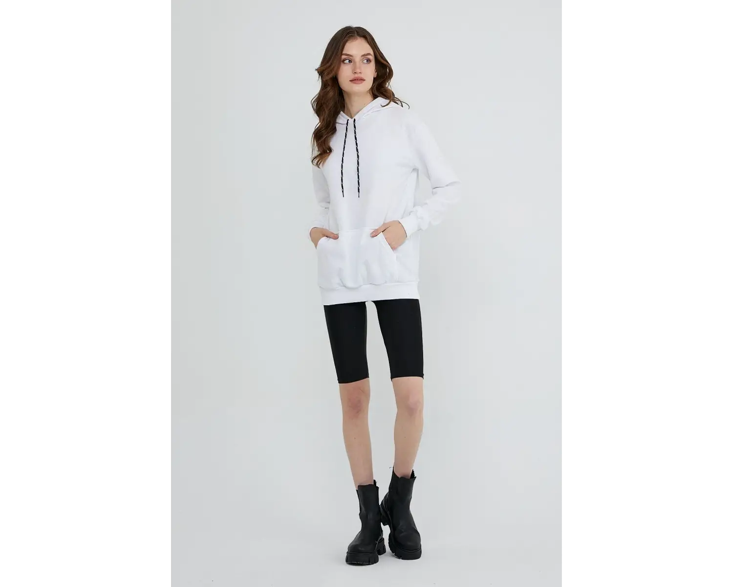 Kadın Beyaz Kapüşonlu Kangru Cep Sweatshirt