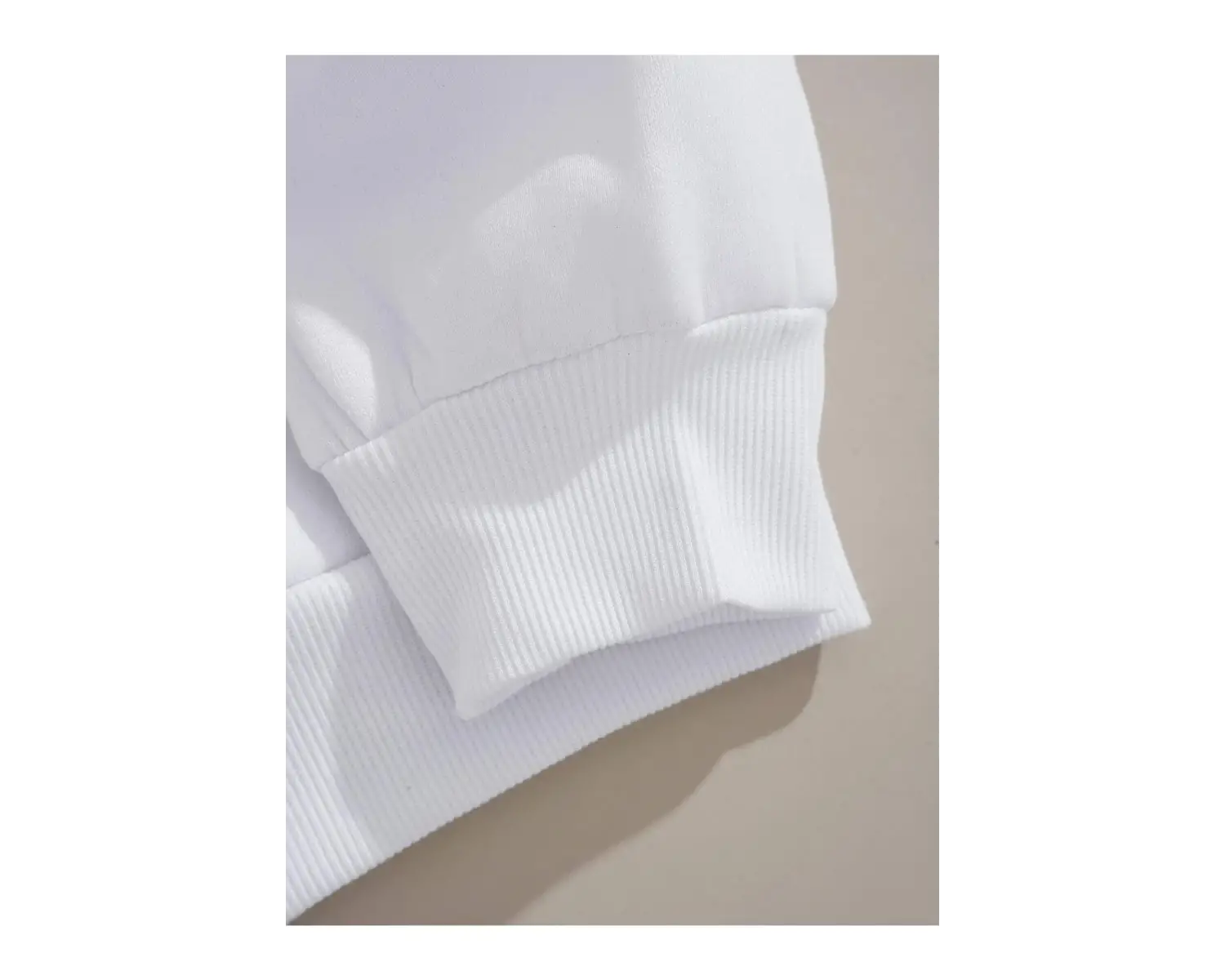 Kadın Beyaz Kelebek Baskılı Kapüşonlu Sweatshirt