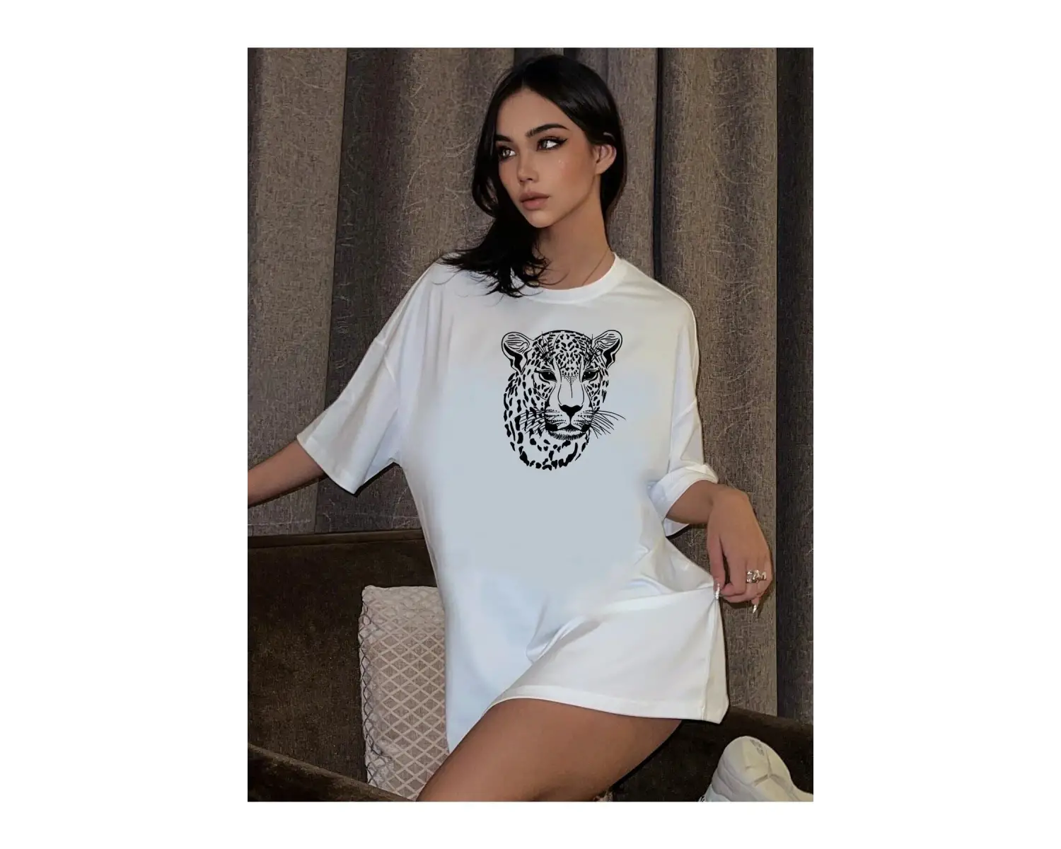 Kadın Beyaz Leopar Figür Baskılı Oversize T-shirt