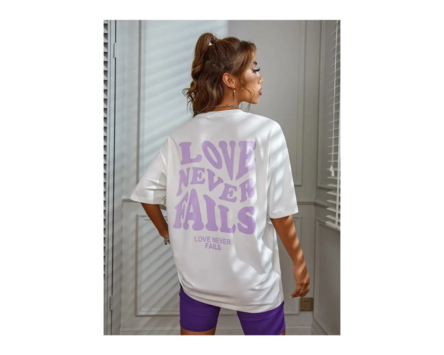 Kadın Beyaz Love Never Fails Baskılı Oversize Tişört