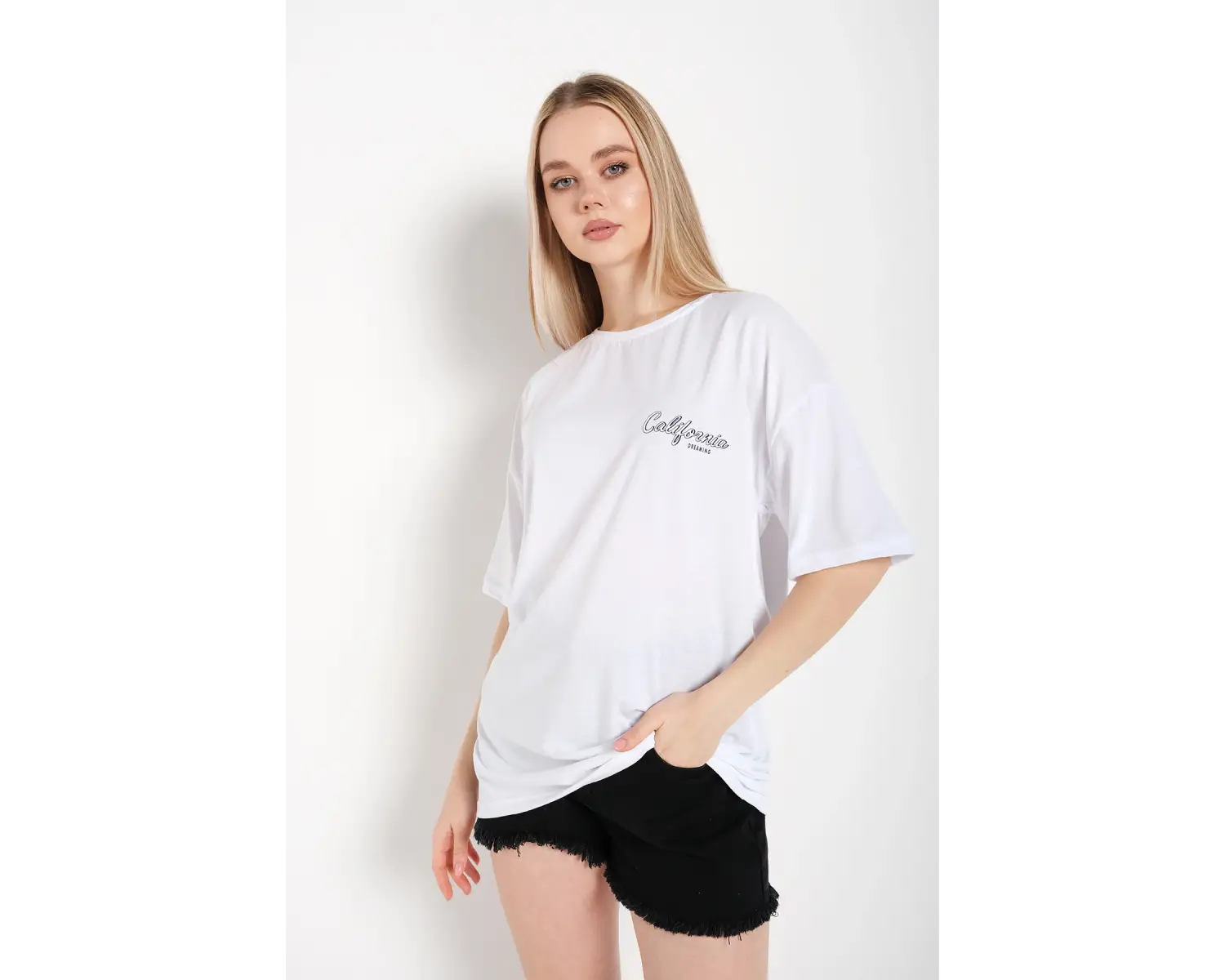 Kadın Beyaz Oversize California Baskılı T-shirt