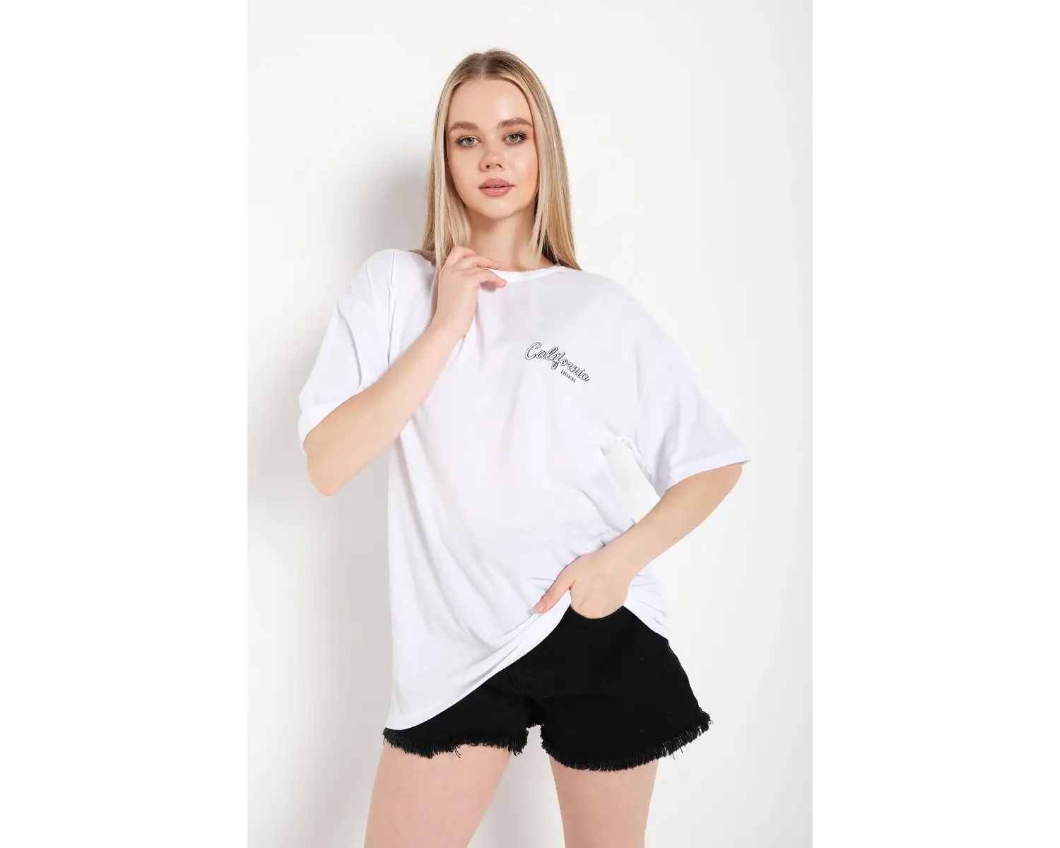 Kadın Beyaz Oversize California Baskılı T-shirt