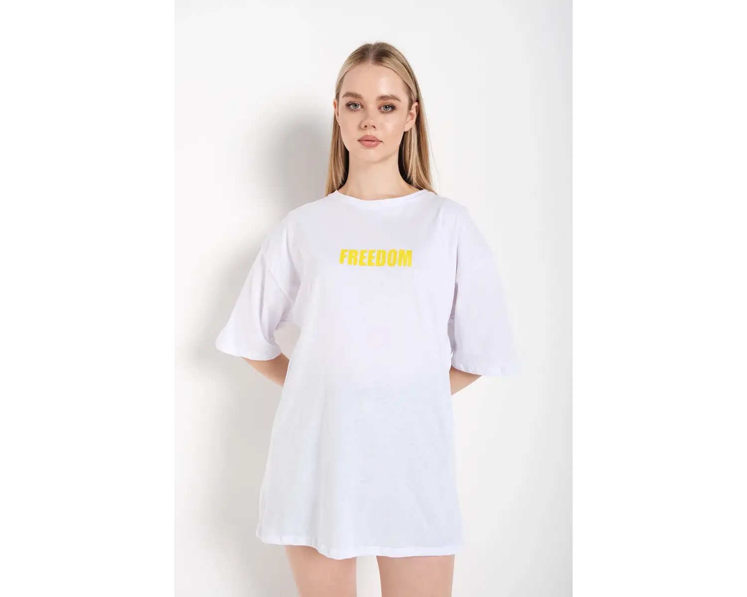 Kadın Beyaz Oversize Freedom Baskılı T-shirt