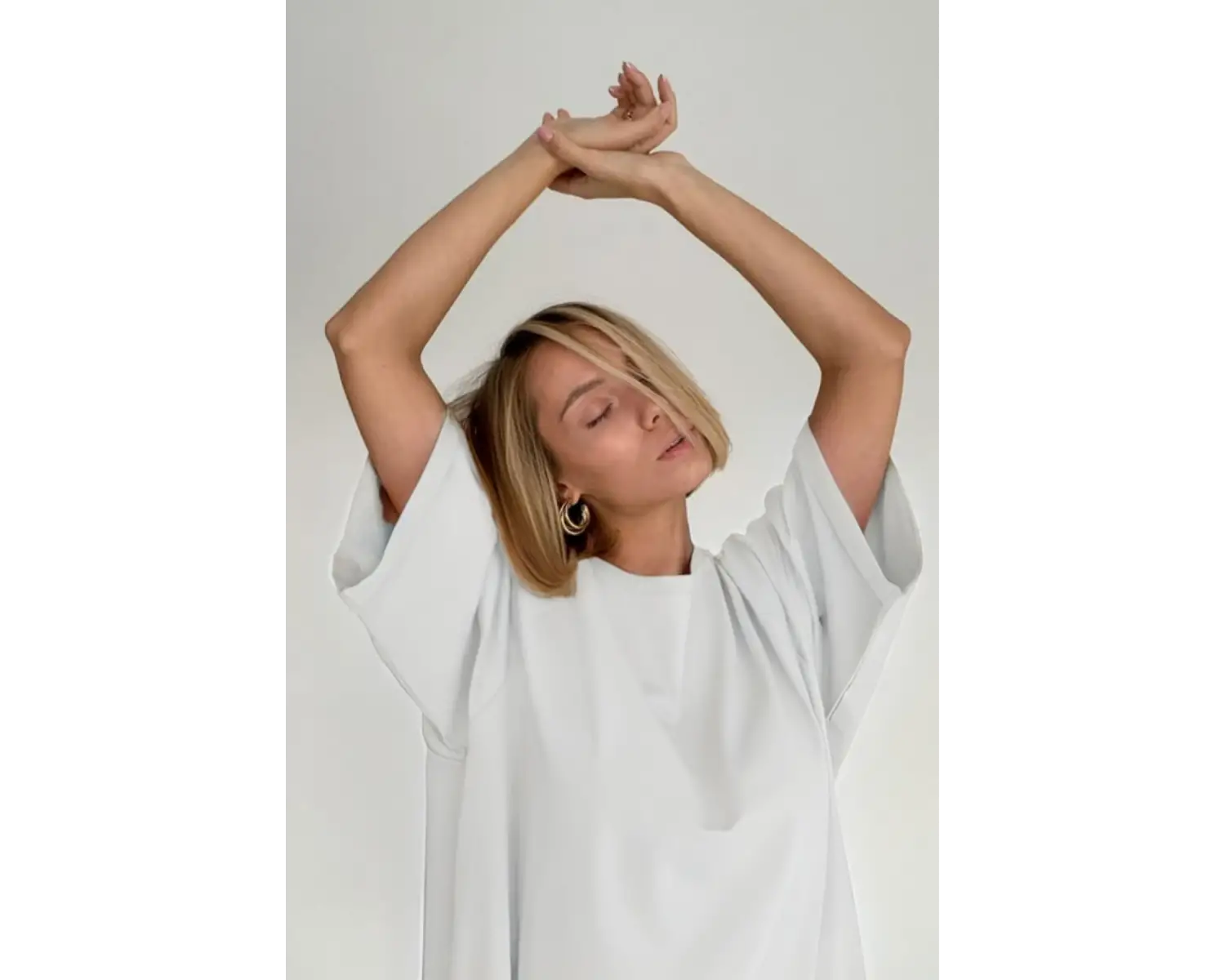 Kadın Beyaz Regular Fit Kısa Kollu Bol Kesim Pamuklu Bisiklet