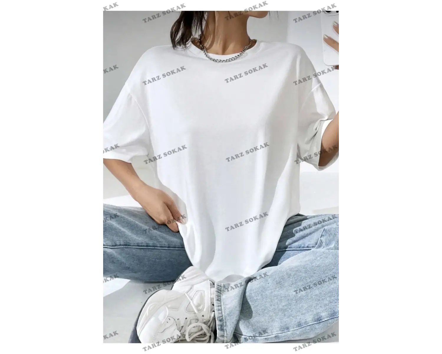 Kadın Beyaz Sırt Detay Kelebek Baskılı Oversize