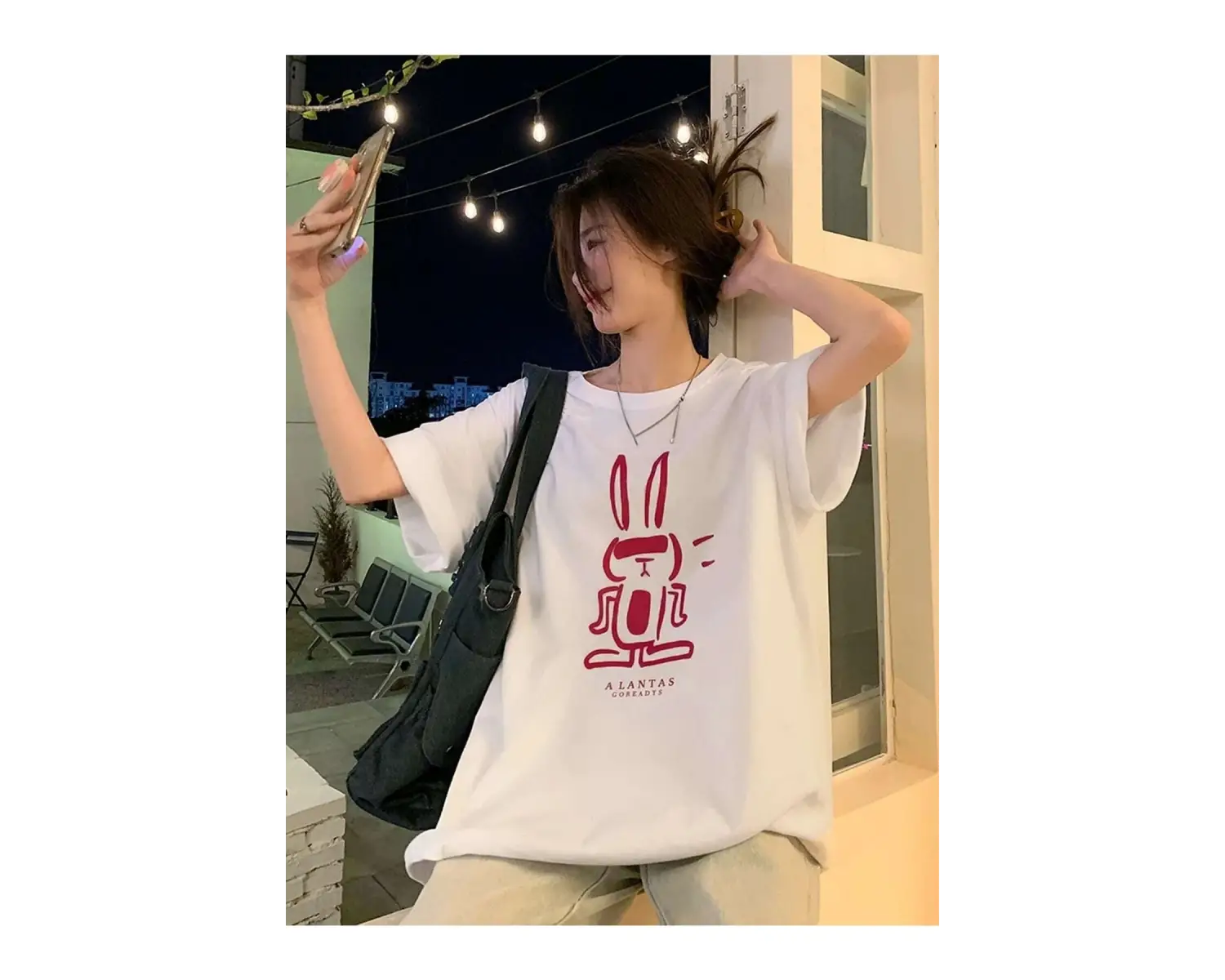 Kadın Beyaz Tavşan Baskılı Oversize T-shirt