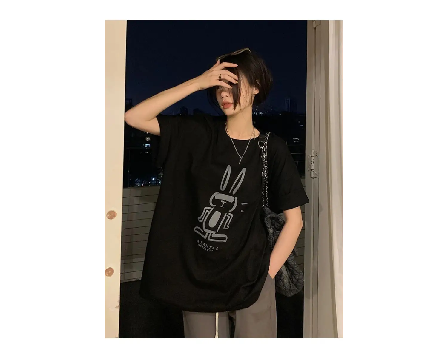 Kadın Beyaz Tavşan Baskılı Oversize T-shirt