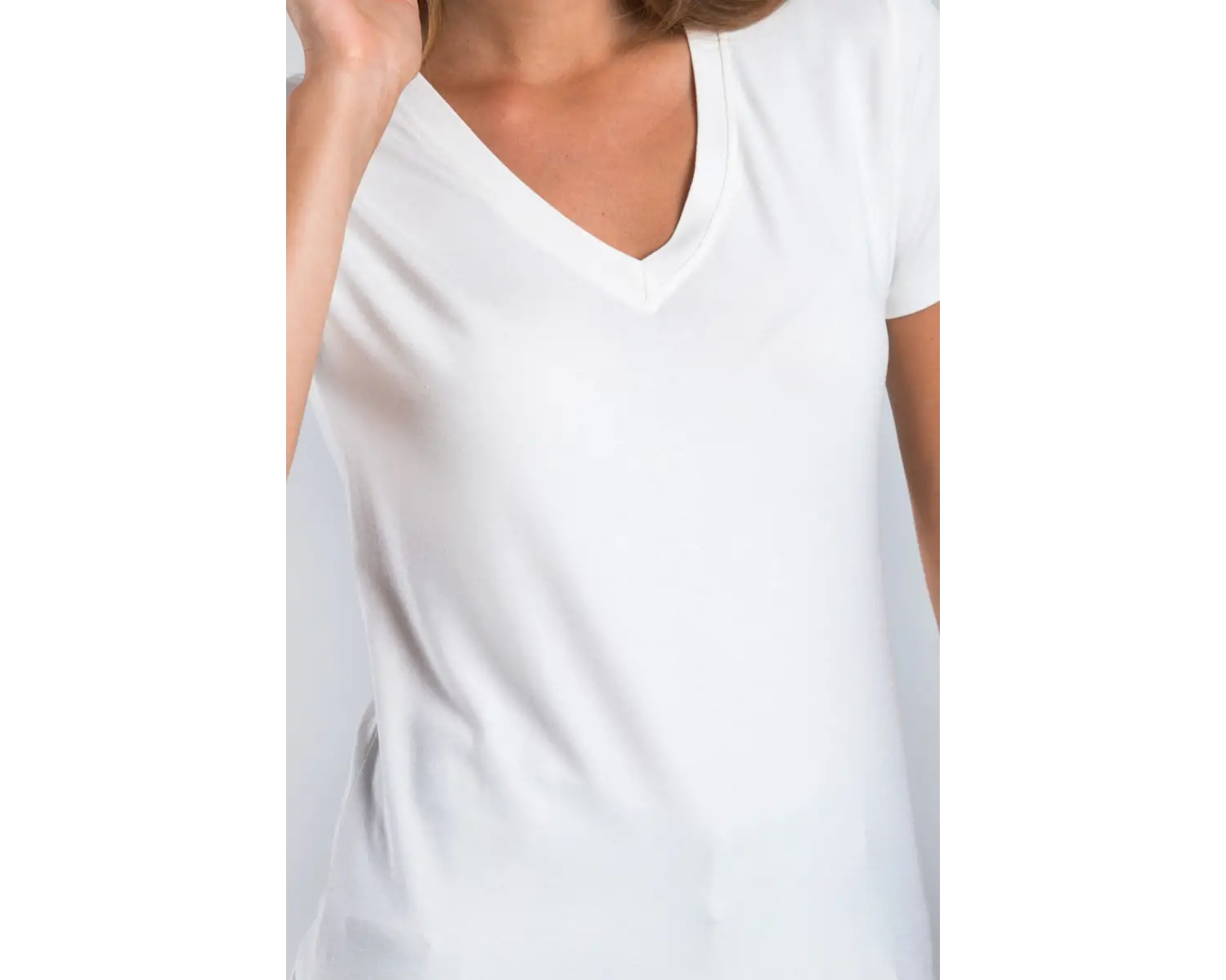 Kadın Ekru Renk V Yaka Kısa Kollu Viskon T-Shirt