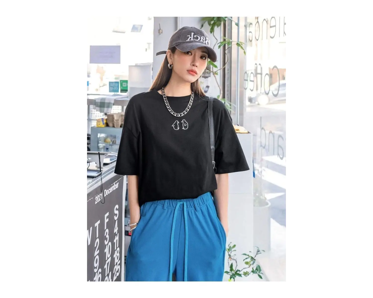 Kadın Siyah Penguen Baskılı Oversize T-shirt