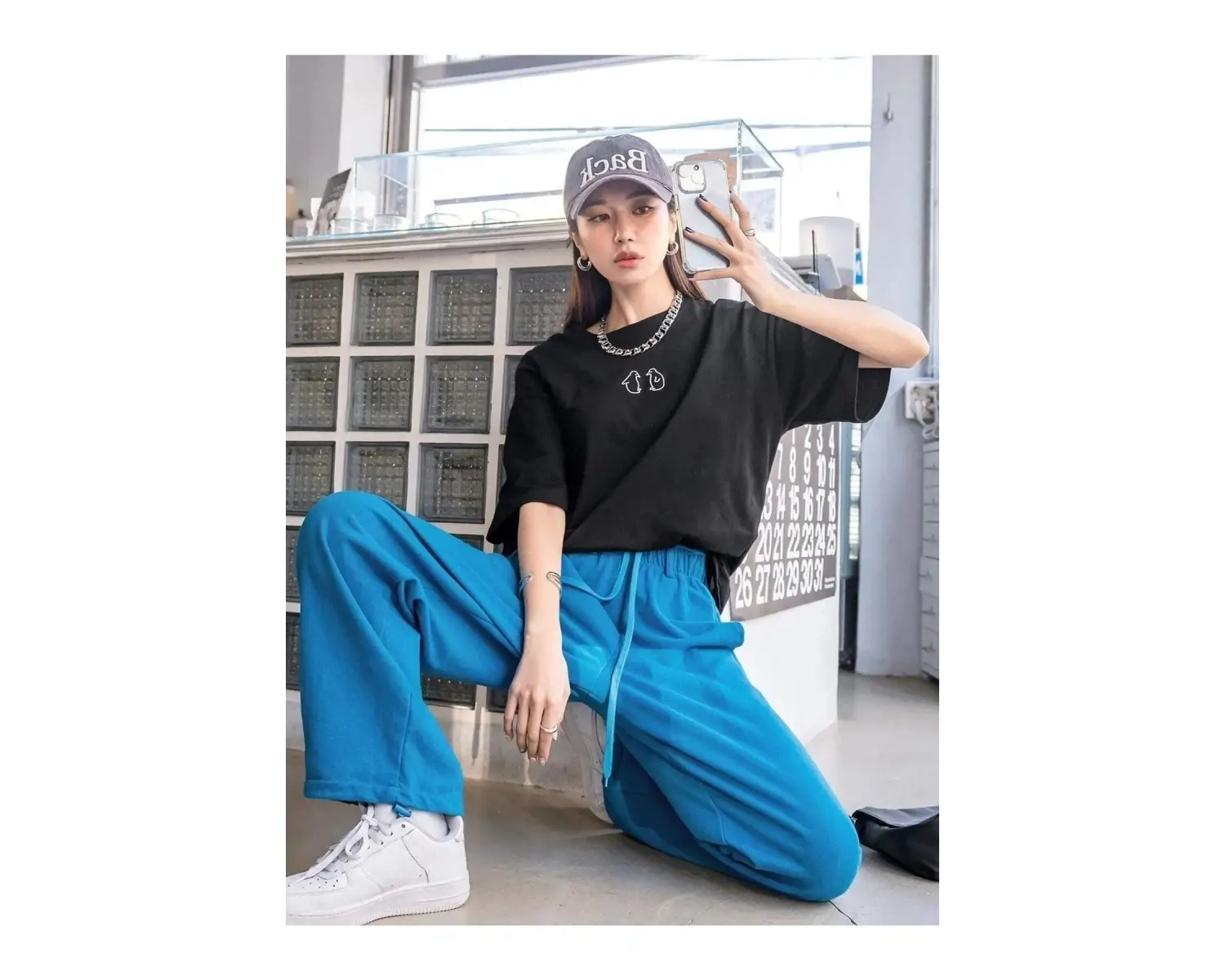 Kadın Siyah Penguen Baskılı Oversize T-shirt