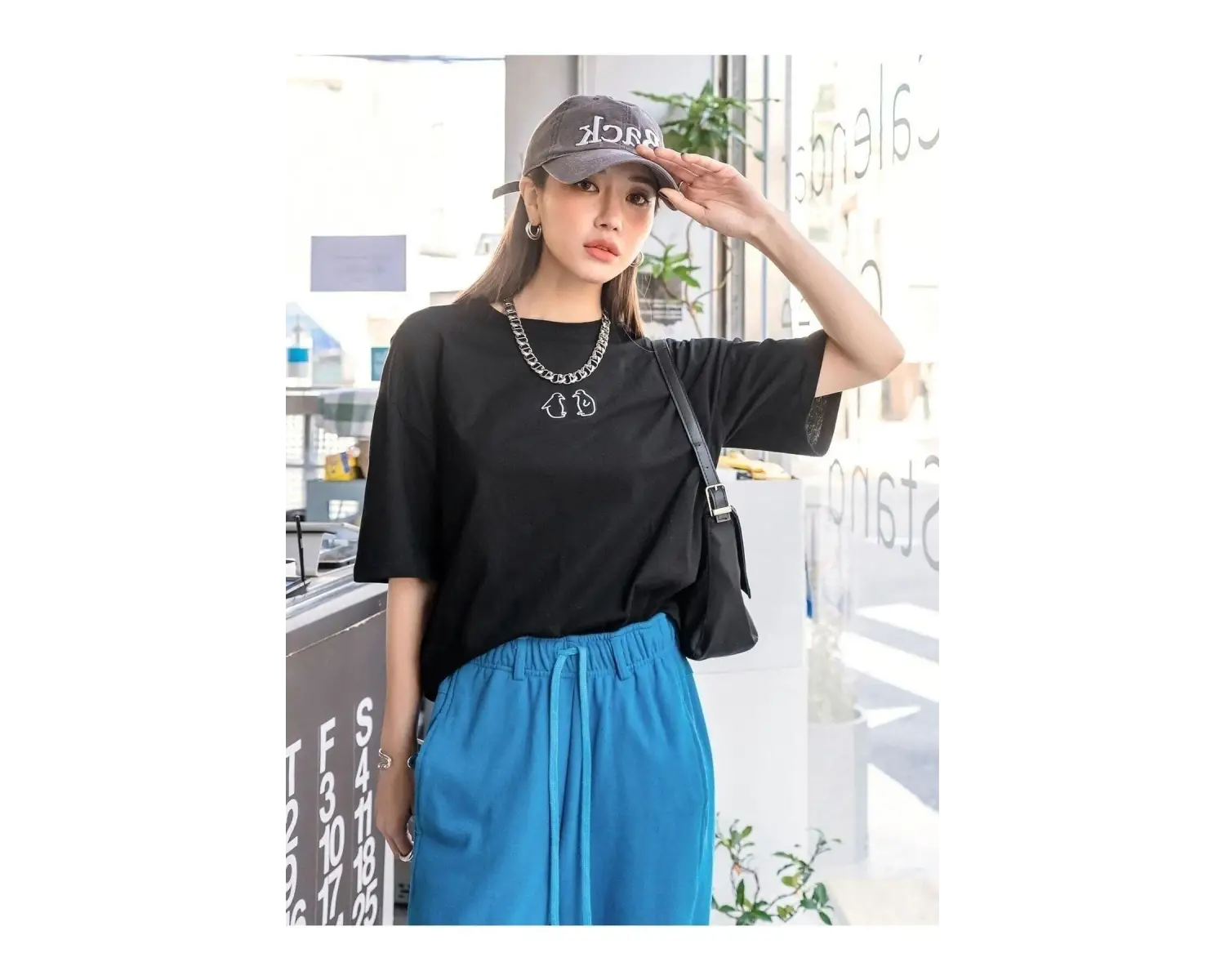 Kadın Siyah Penguen Baskılı Oversize T-shirt