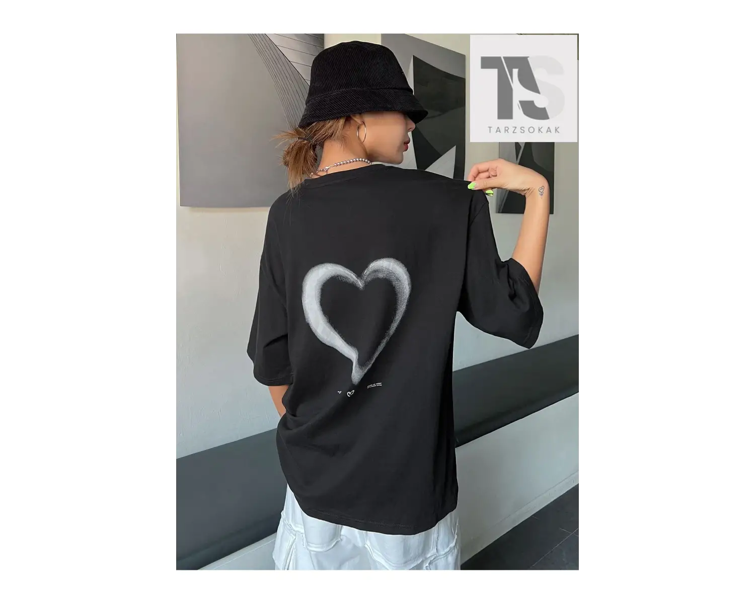 Kalp Desenli Düşük Omuz Tişört