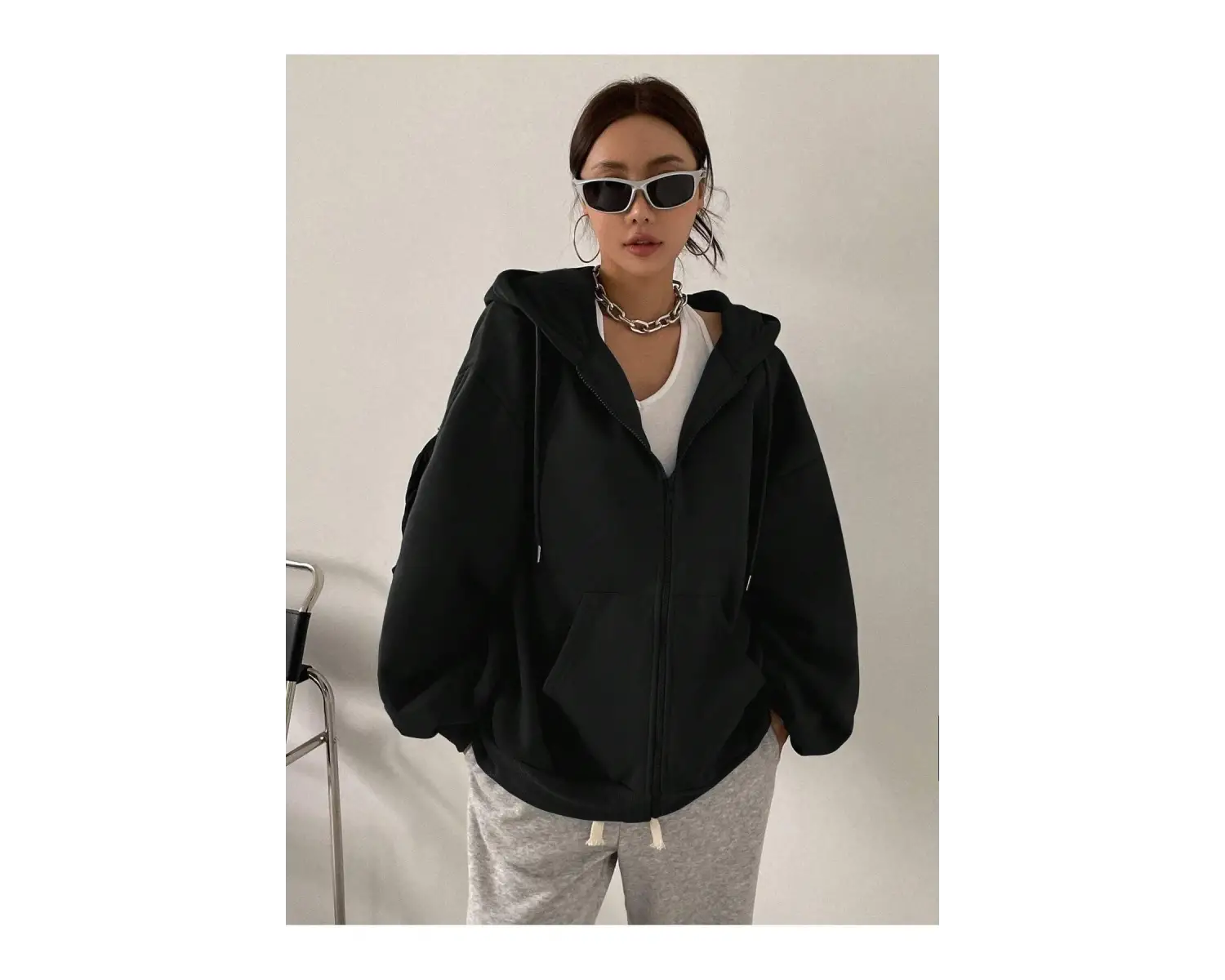 Kapüşonlu Sweatshirt Kolye Ve Bere 3lü Kombin Siyah