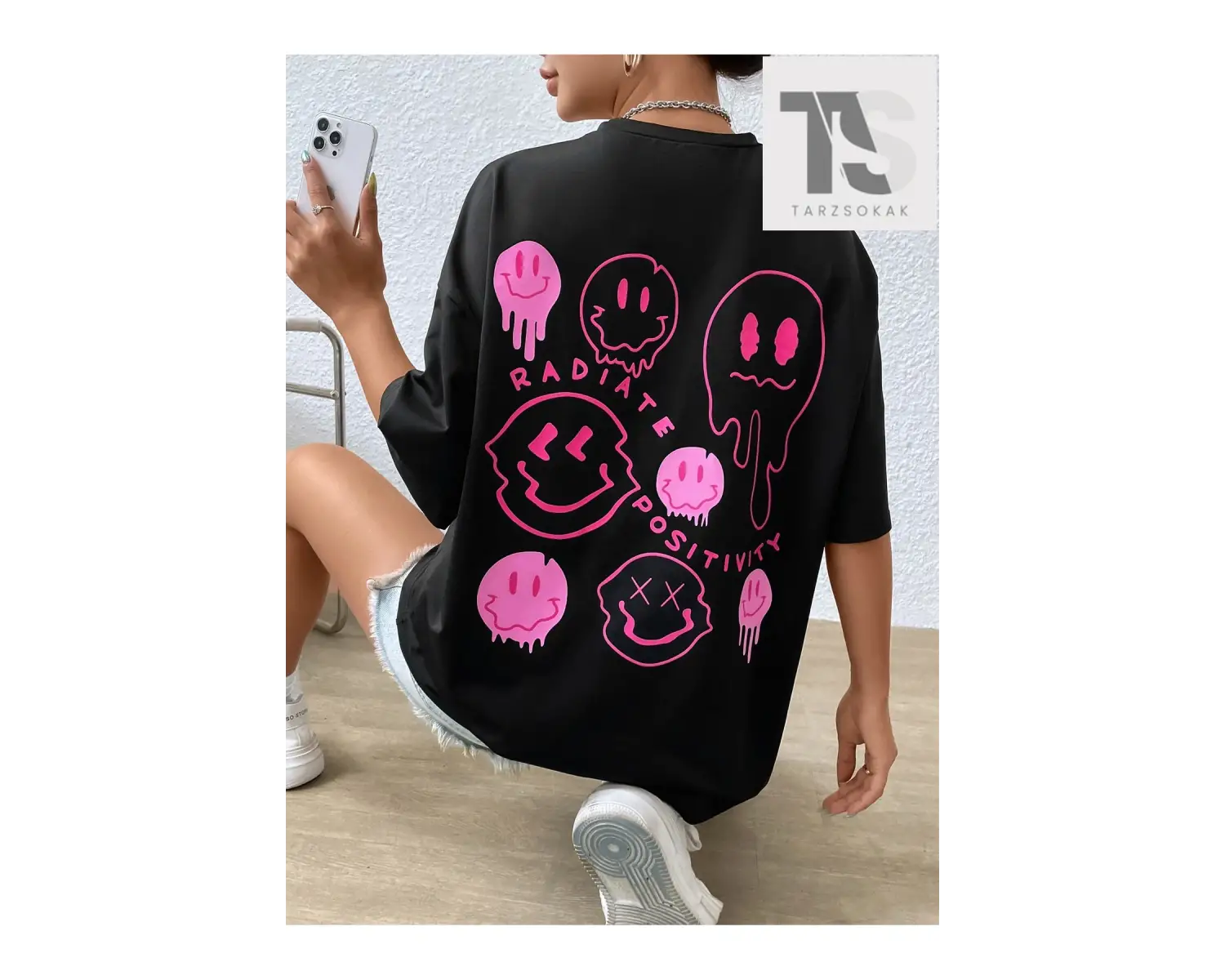 Karikatür Grafikli Düşük Omuzlu Tişört