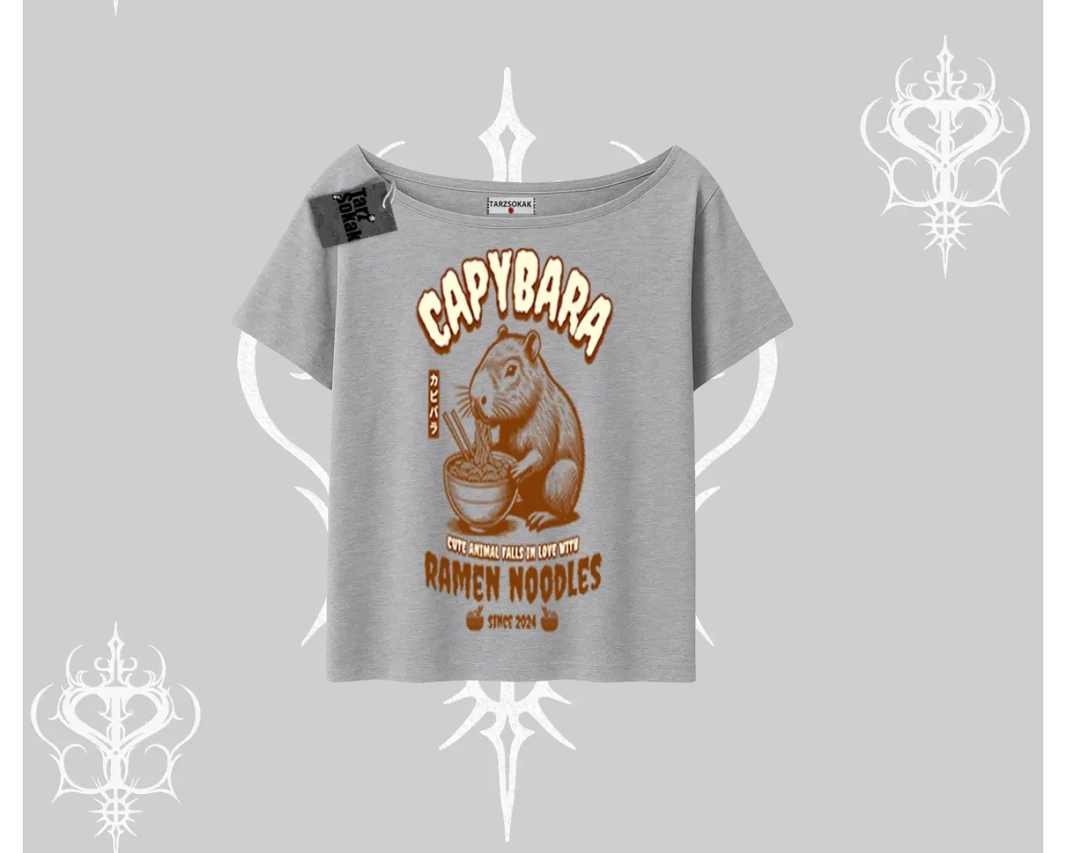 Kayık Yaka Tshirt Cute Capybara Enjoying Ramen Noodles Artwork