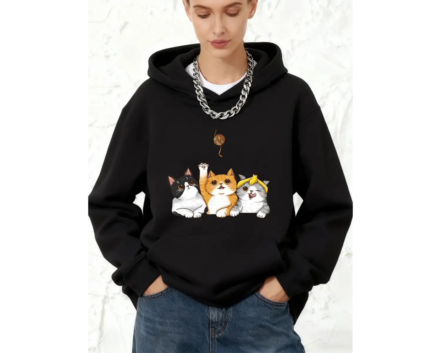 Kediler Kürk Topları Yakalıyor Baskılı Pamuklu Kapüşonlu Kadın Kışlık Polar Sıcak Sweatshirt