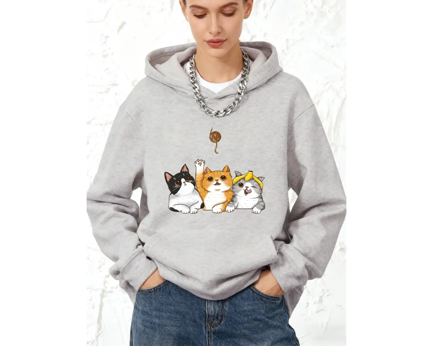 Kediler Kürk Topları Yakalıyor Baskılı Pamuklu Kapüşonlu Kadın Kışlık Polar Sıcak Sweatshirt