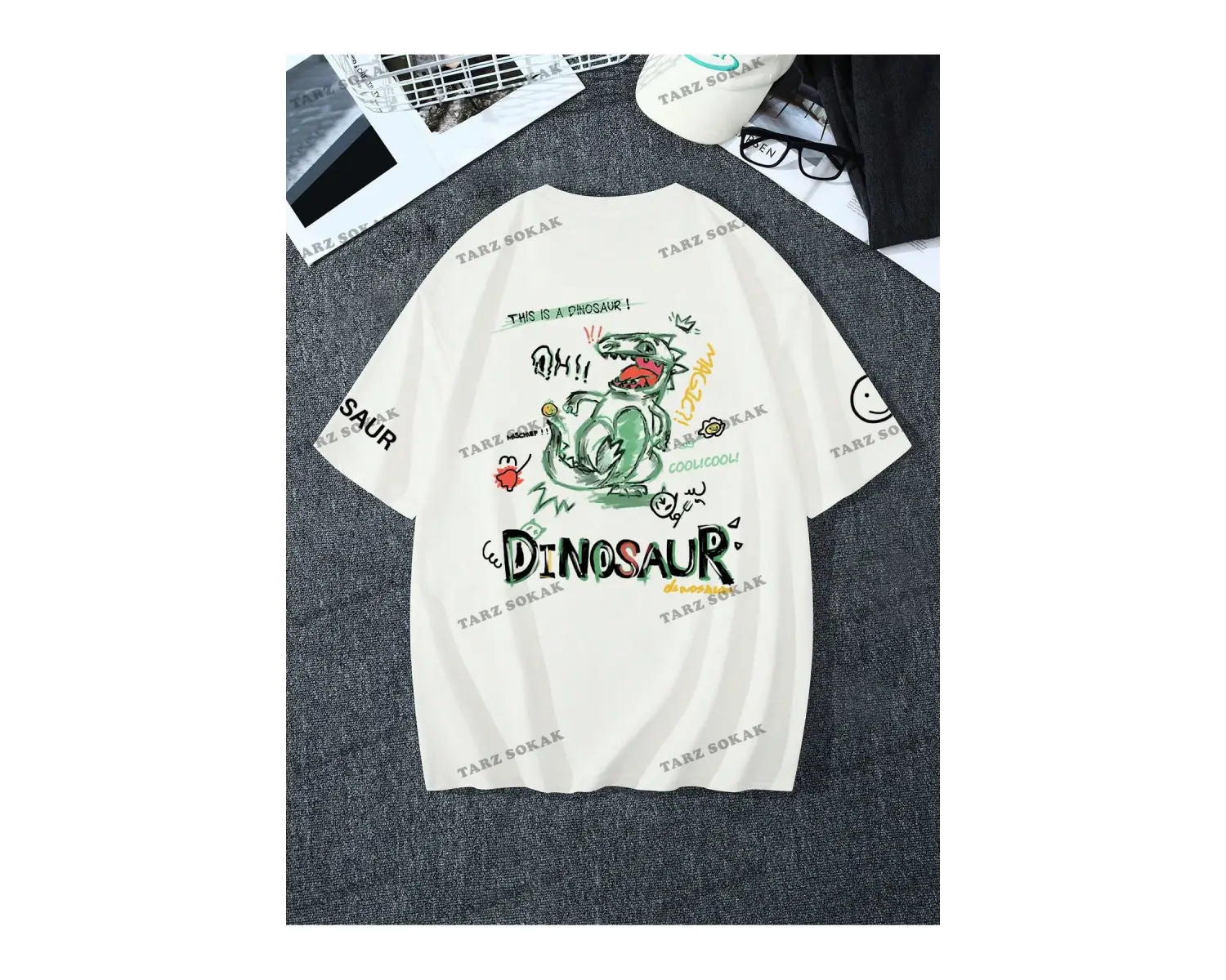 KOD Trend Loose Fit Karikatür ve Mektup Baskılı Damla Omuz Erkek Tişörtü