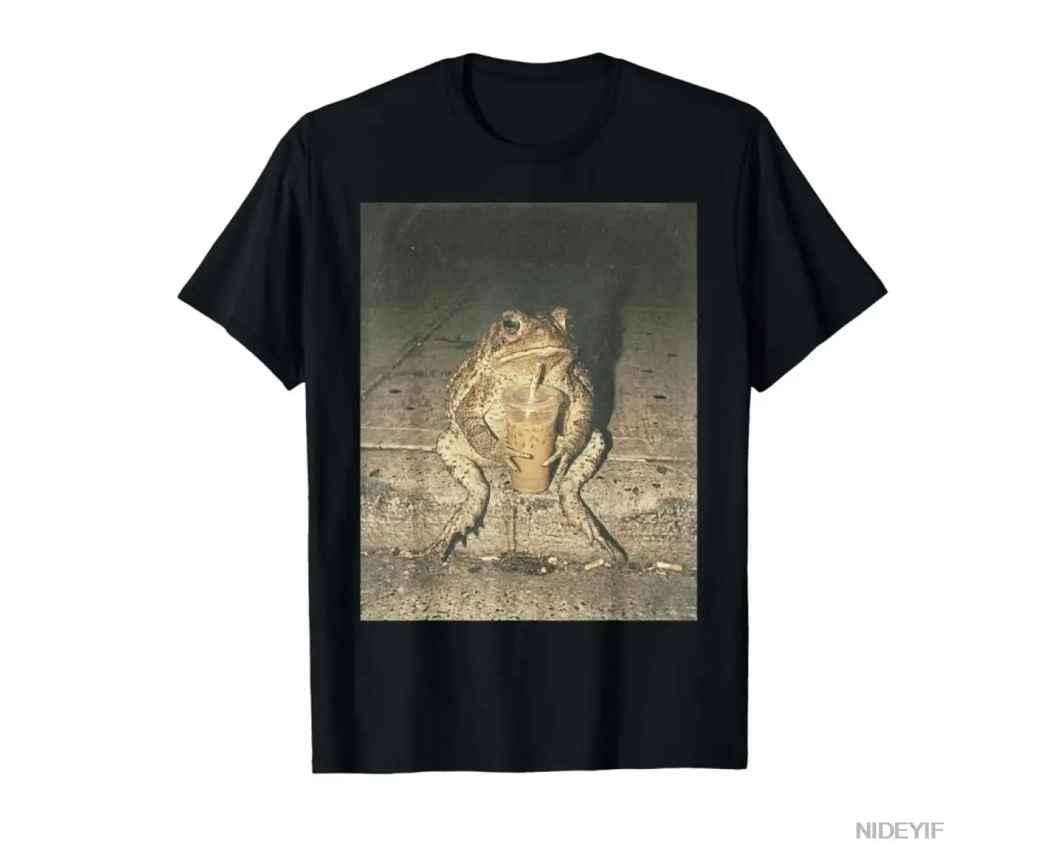 Komik Kurbağa Buzlu Kahve İçiyor Goblincore Meme T-shirt Erkekler Kadınlar Için % 100% Pamuk