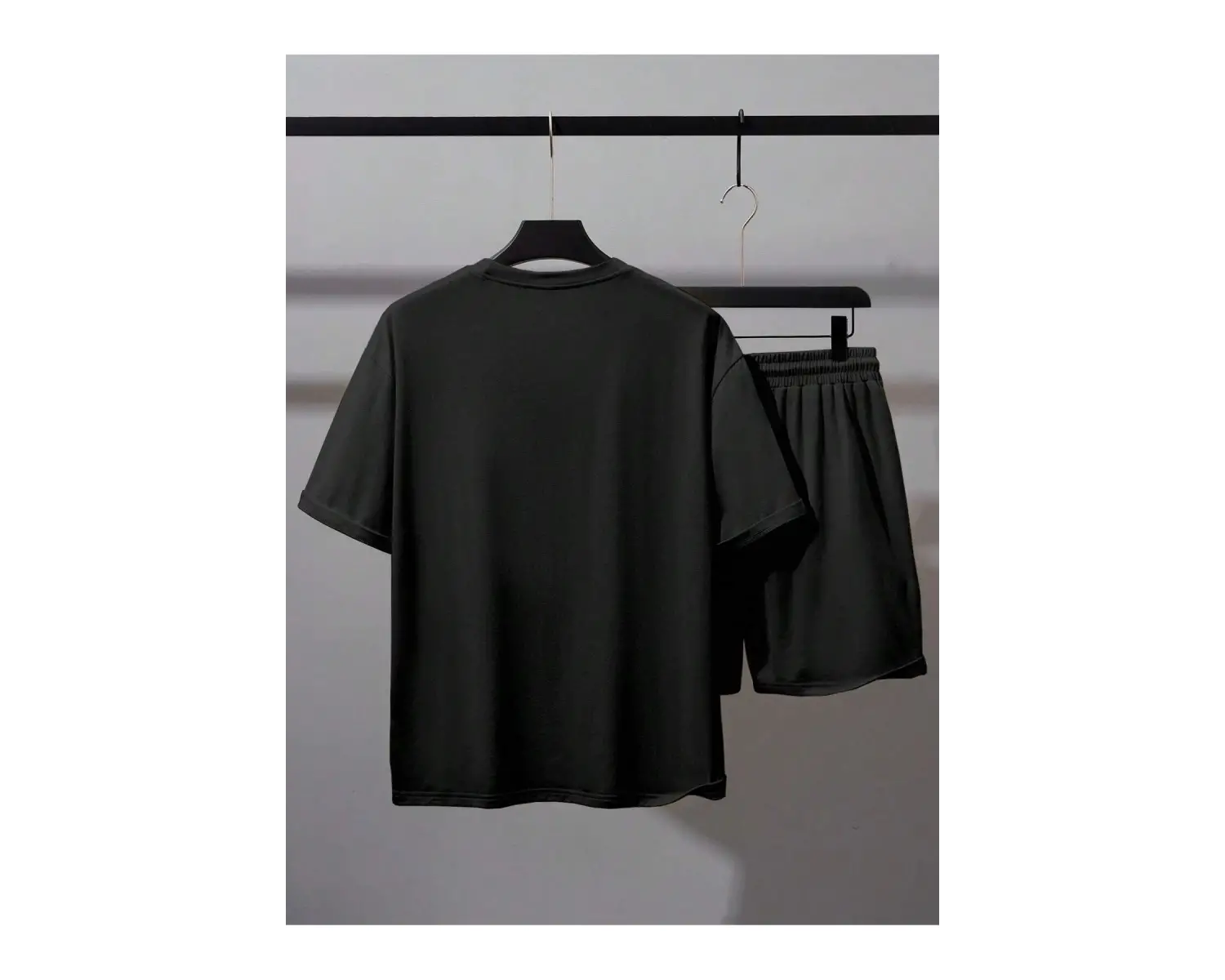 Manfinity Hypemode Erkek Bol Kesim Günlük Harf Baskılı Tişört Ve Şort Takımı