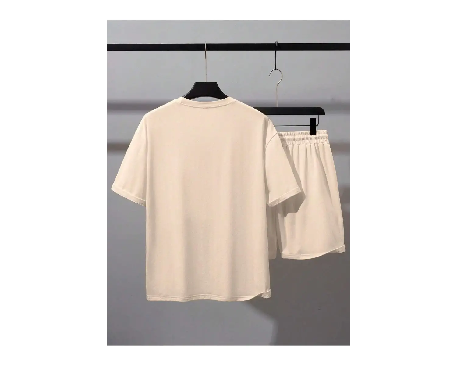 Manfinity Hypemode Erkek Bol Kesim Günlük Harf Baskılı Tişört Ve Şort Takımı