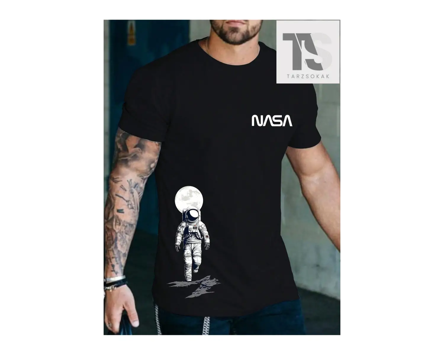 Men Astronot ve Mektup Grafikli Tişört