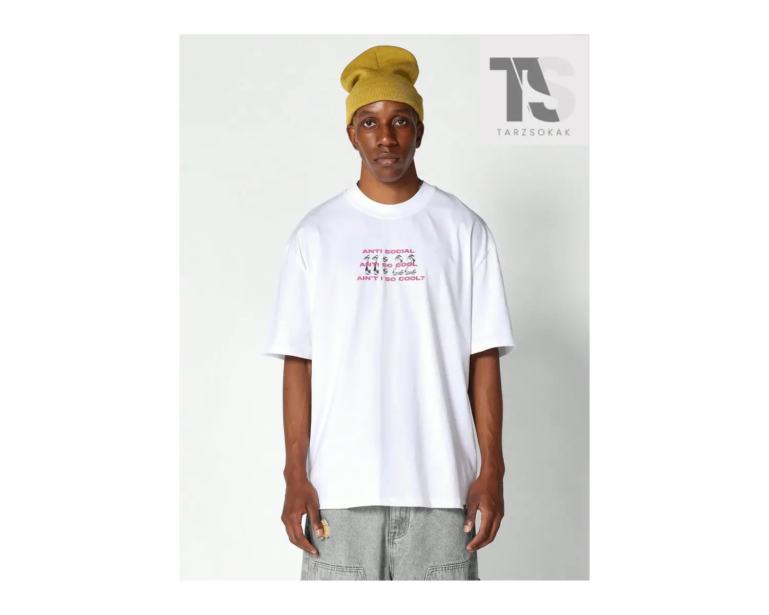 Men Astronot ve Sloganlı Grafik Tişört