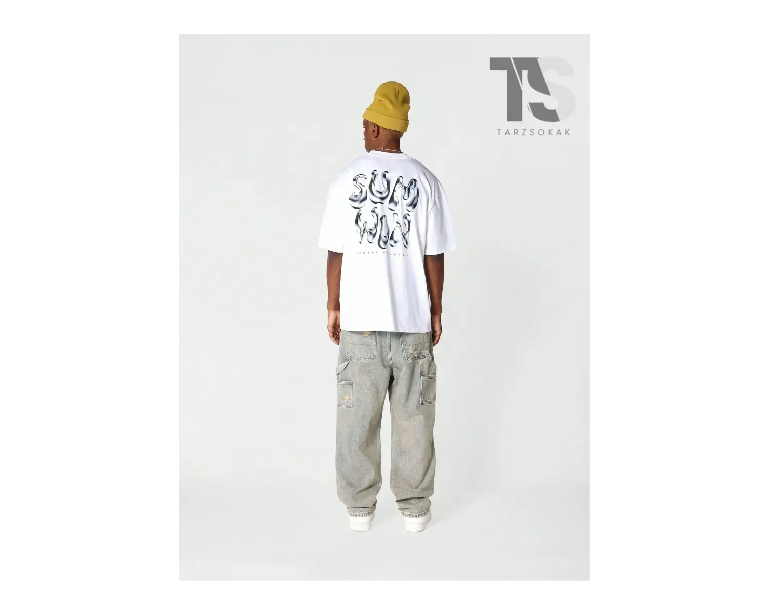 Men Astronot ve Sloganlı Grafik Tişört