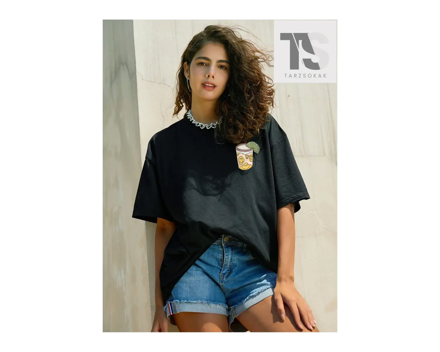 Meyve Suyu Ve Harf Grafikli Düşük Omuz Oversize Tişört