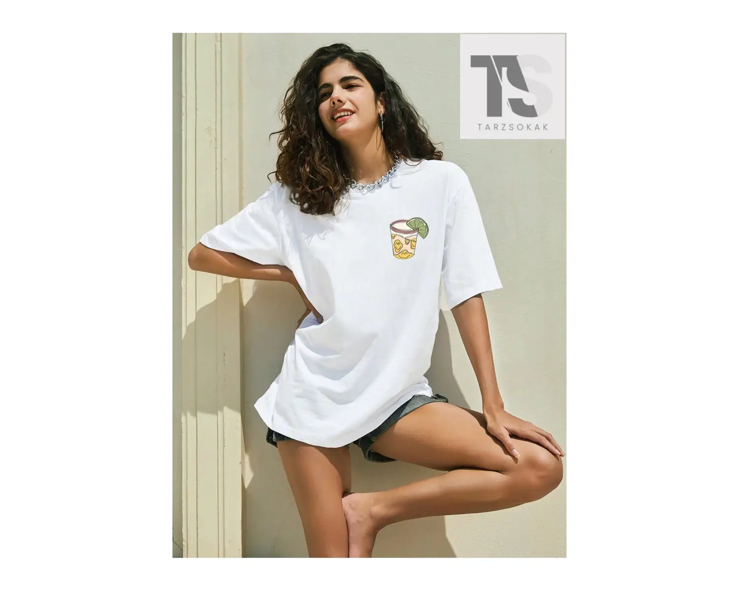 Meyve Suyu Ve Harf Grafikli Düşük Omuz Oversize Tişört