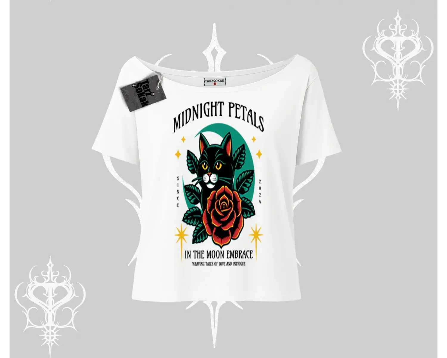 Midnight Petals Kedi Baskılı Kayık Yaka Tshirt
