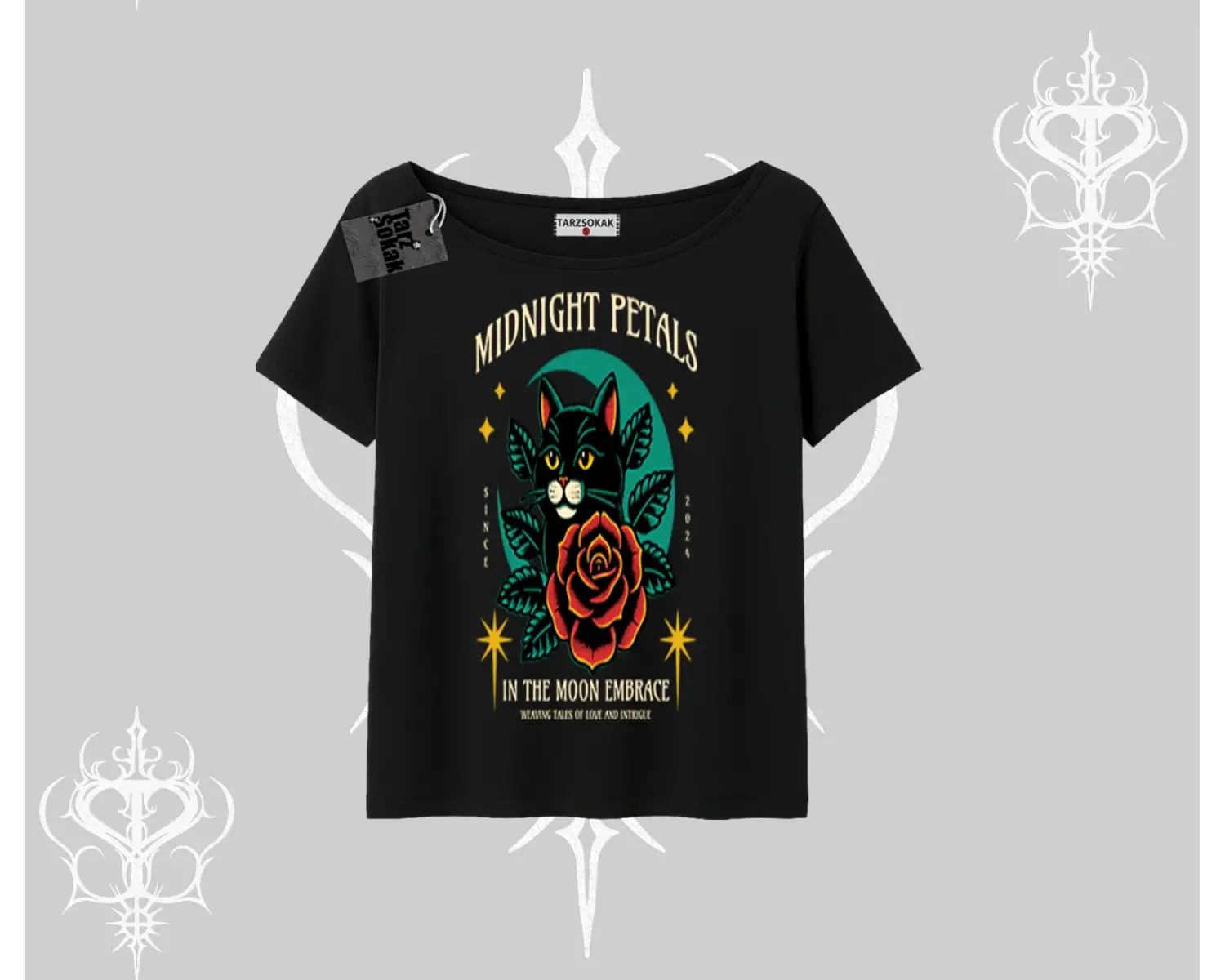 Midnight Petals Kedi Baskılı Kayık Yaka Tshirt