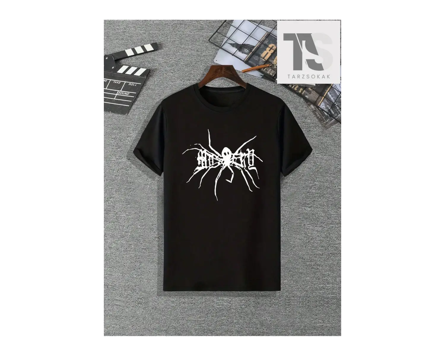 Örümcek Ve Harf Baskılı Erkek Tişört