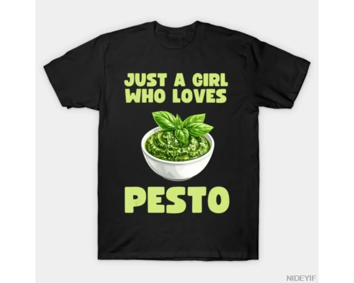 Pesto, fesleğen, makarna ve İtalyan yemeklerini seven sadece bir kız, erkekler ve kadınlar iç