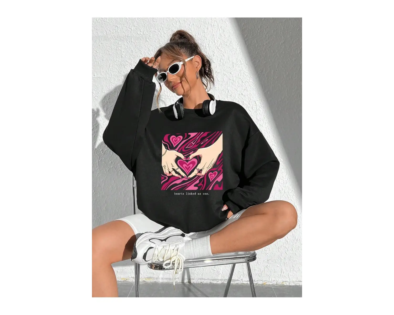 Qutie Kalpli ve Sloganlı Grafik Düşük Omuzlu Siyah