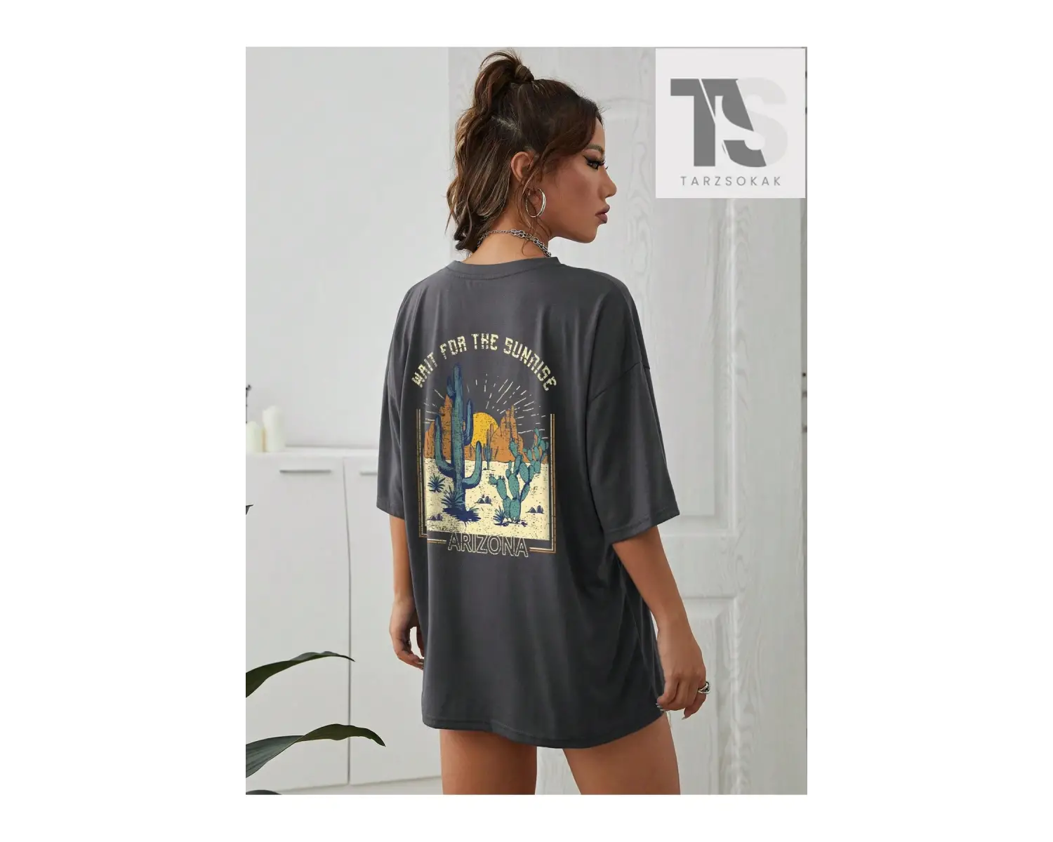 ROMWE Anime Karikatür Grafik Damla Omuz Tişört