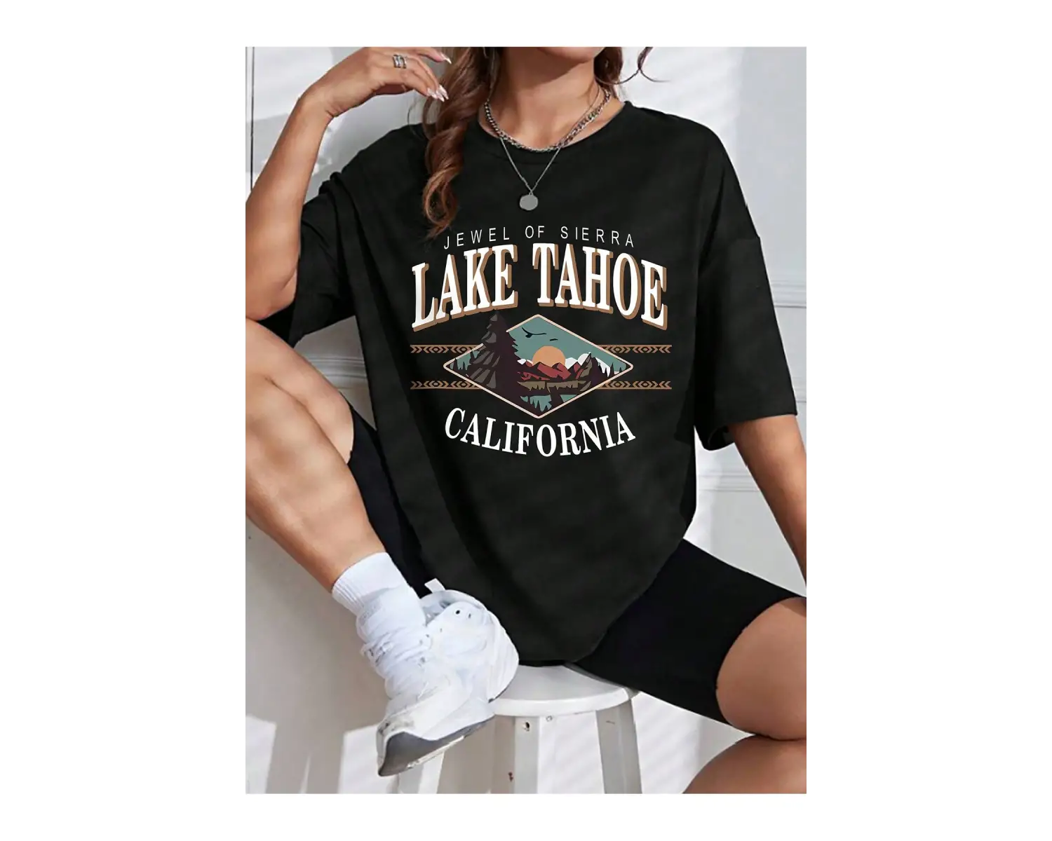 Şekil ve Harf Grafikli Düşük Omuzlu Tişört