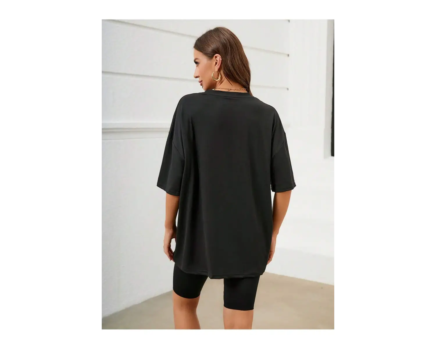 Şekil ve Harf Grafikli Düşük Omuzlu Tişört