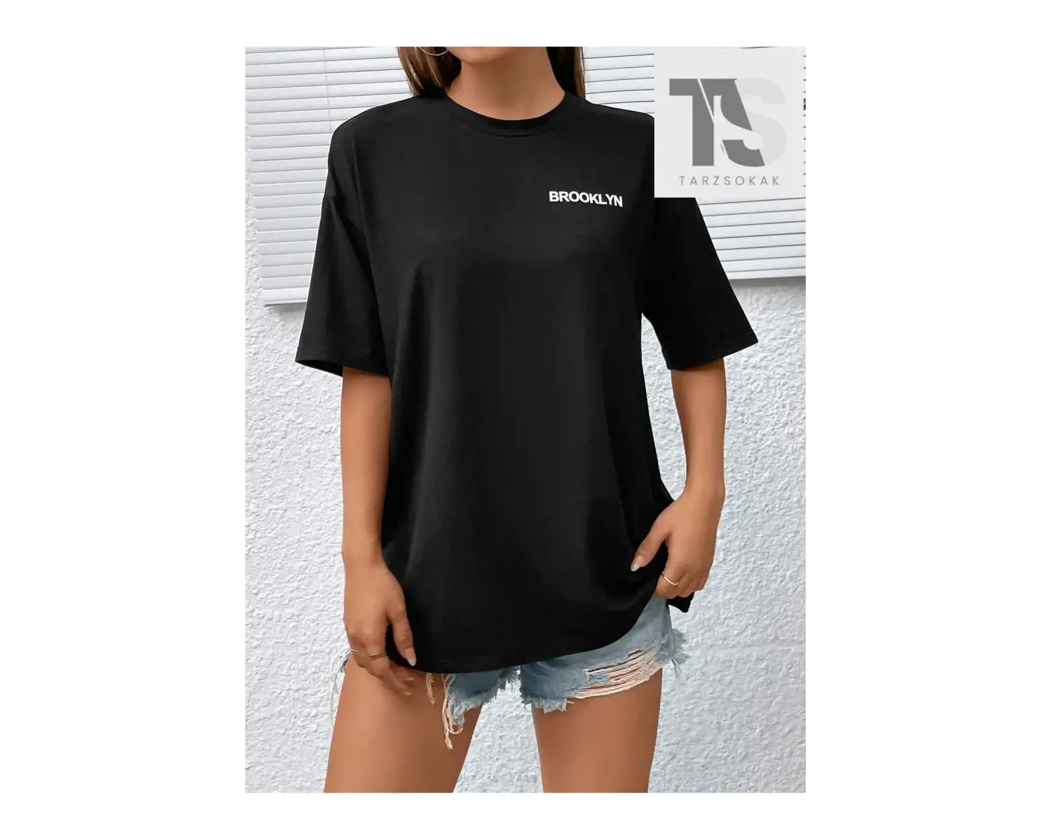 Şekil ve Slogan Grafikli Düşük Omuzlu Tişört