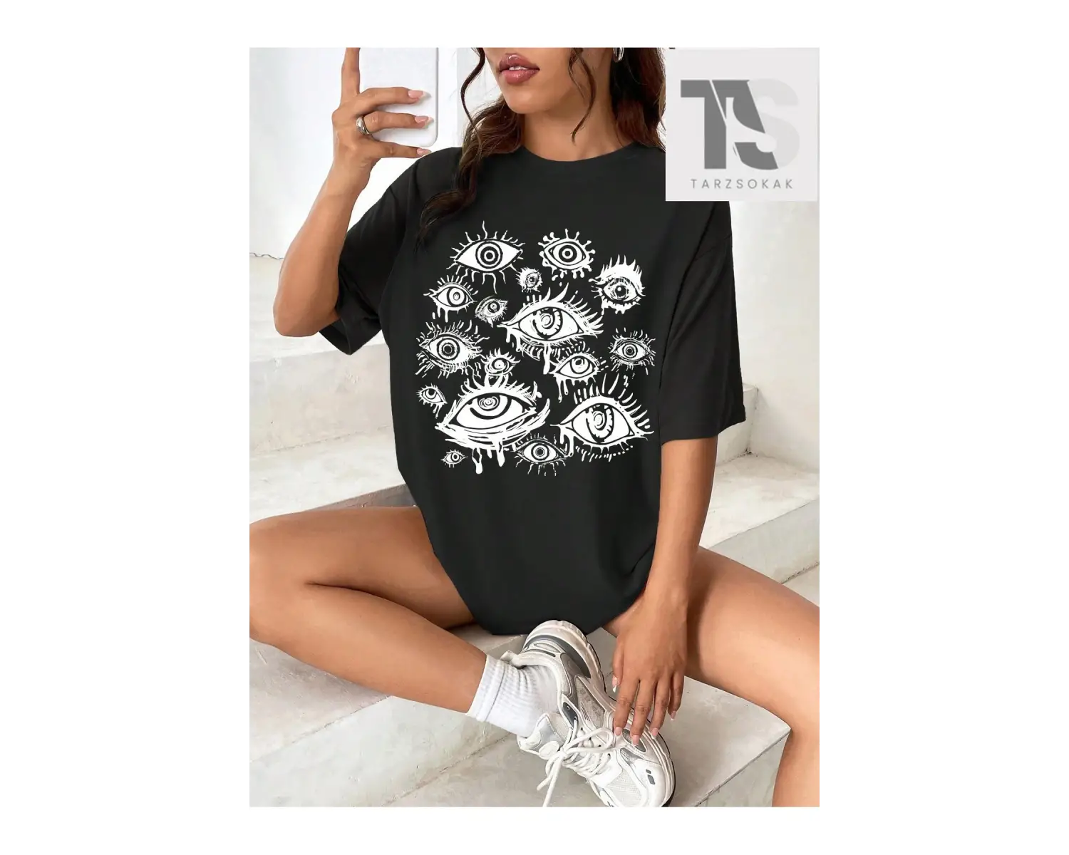 Şekil ve Slogan Grafikli Düşük Omuzlu Tişört