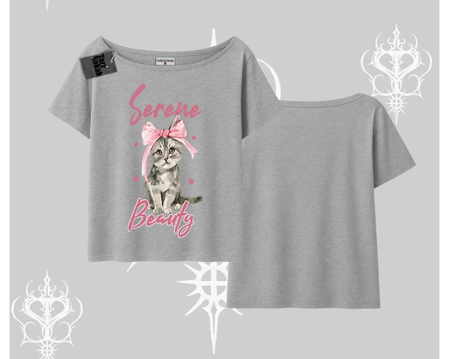 Serene Beauty Kedi Baskılı  Kayık Yaka Tshirt