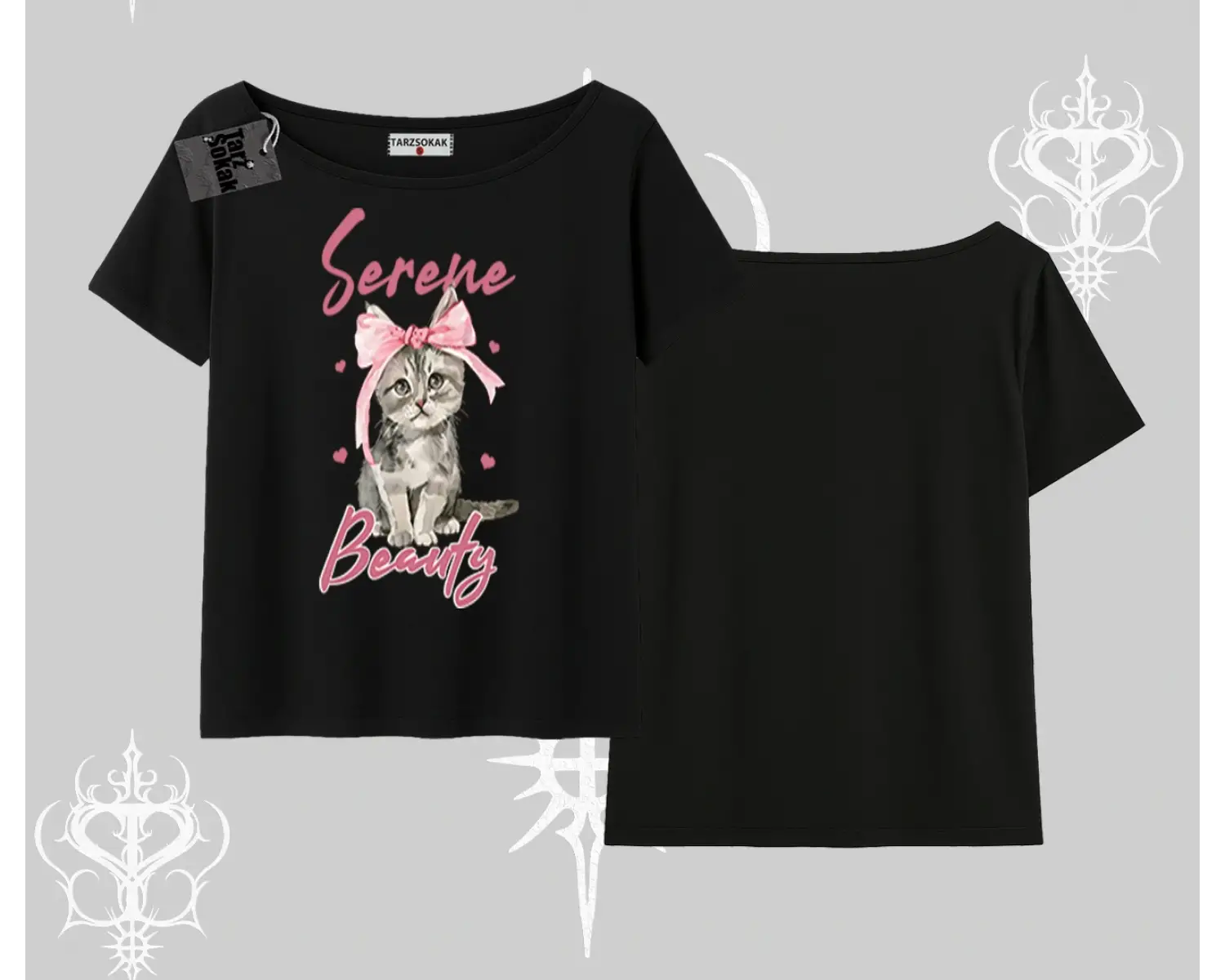 Serene Beauty Kedi Baskılı  Kayık Yaka Tshirt