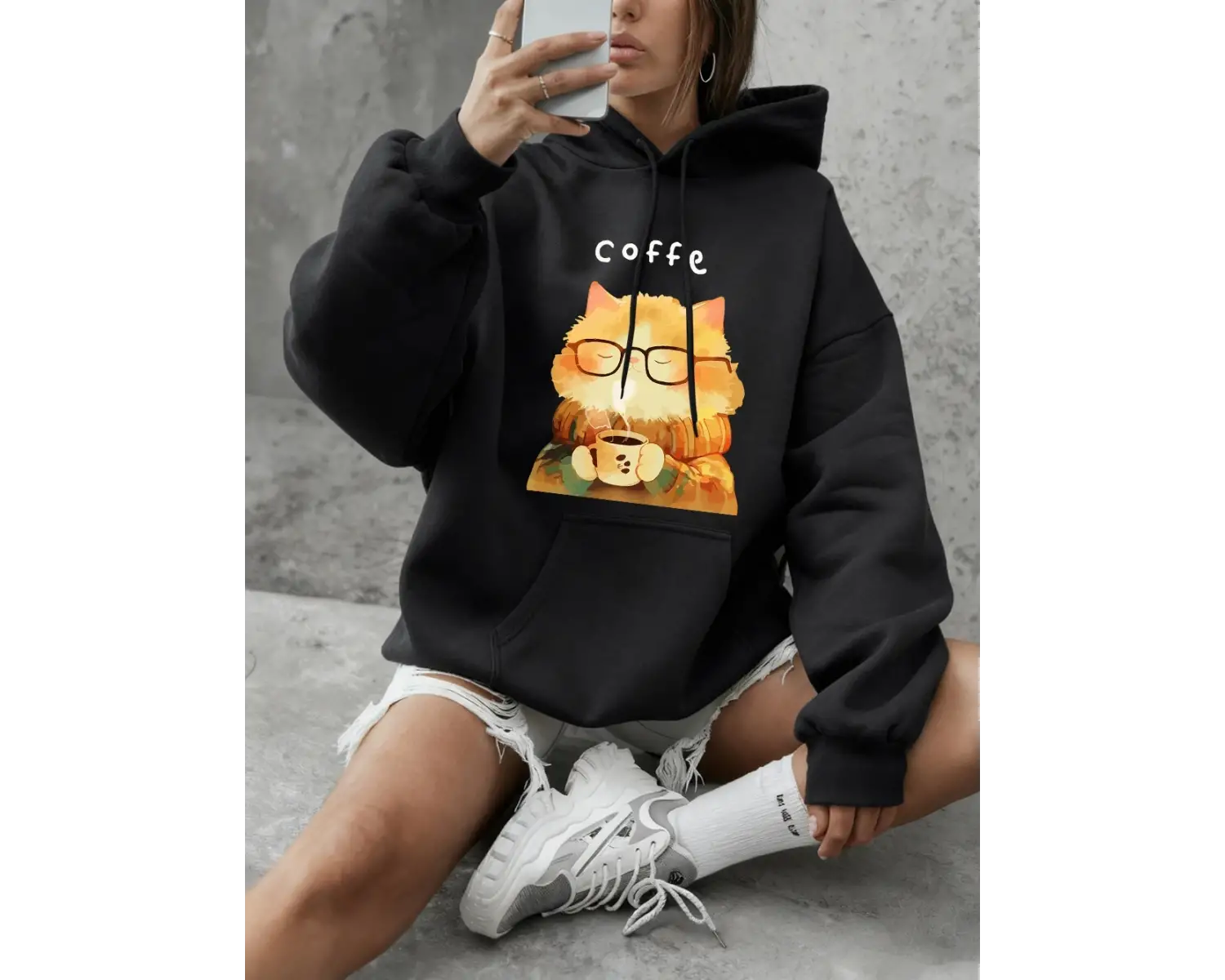 Sıcak Bir Kedi Kahve İçiyor Baskılı Sweatshirtler Kadınlar İçin Kışlık Polar Sıcak Kapüşonlu