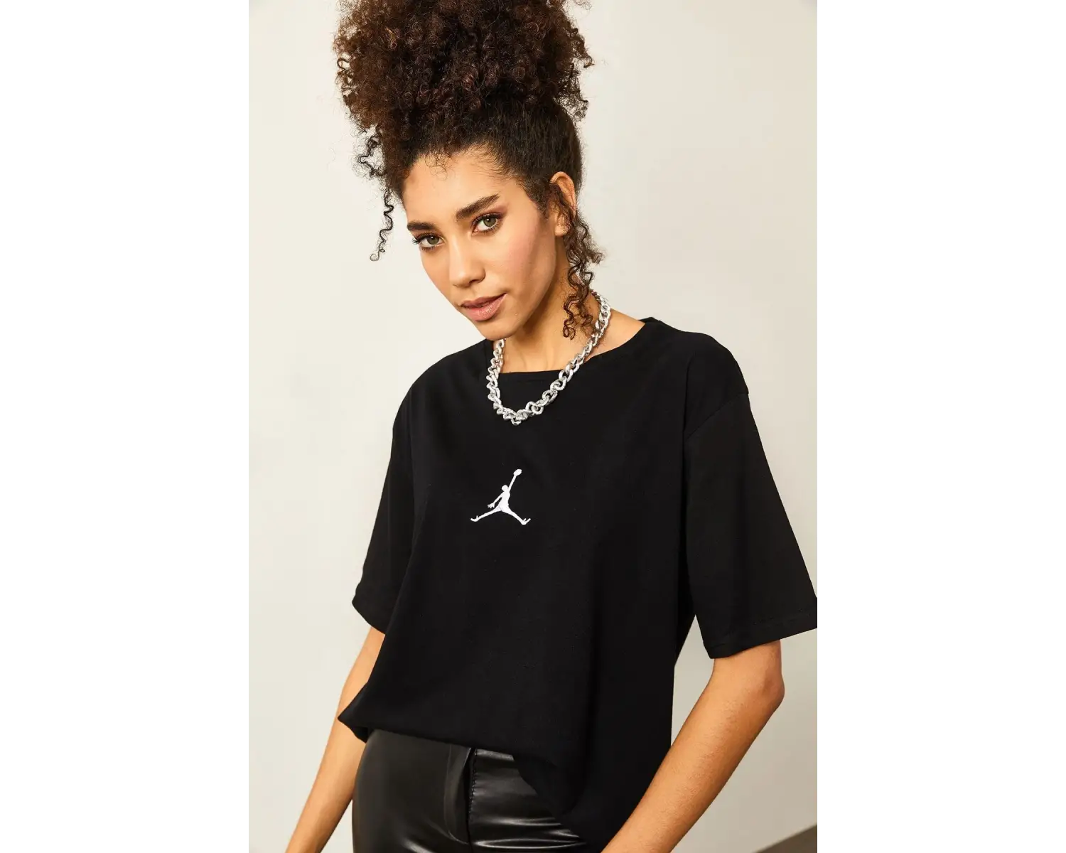 Siyah Kadın Air Baskılı Bisiklet Yaka Tişört