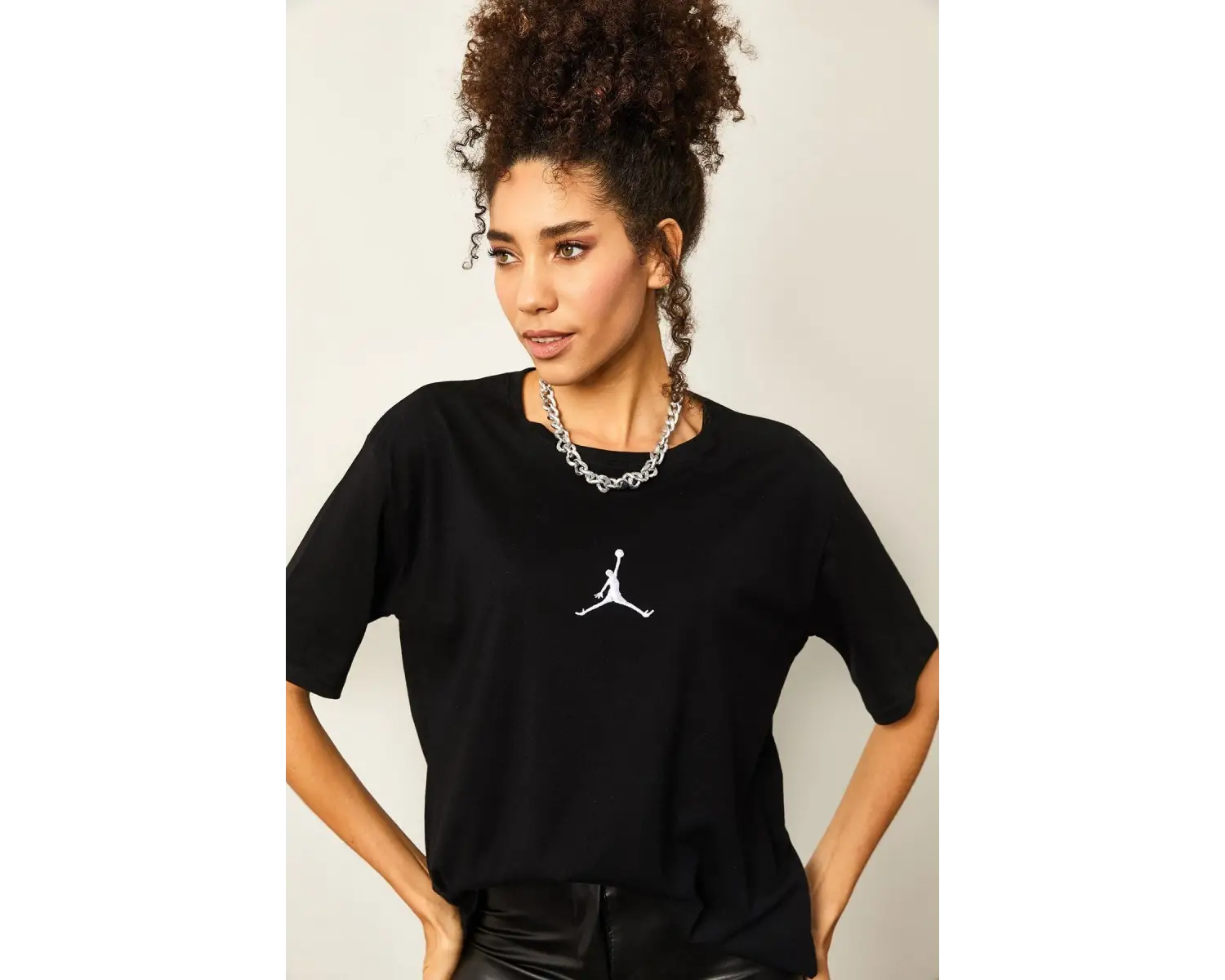 Siyah Kadın Air Baskılı Bisiklet Yaka Tişört