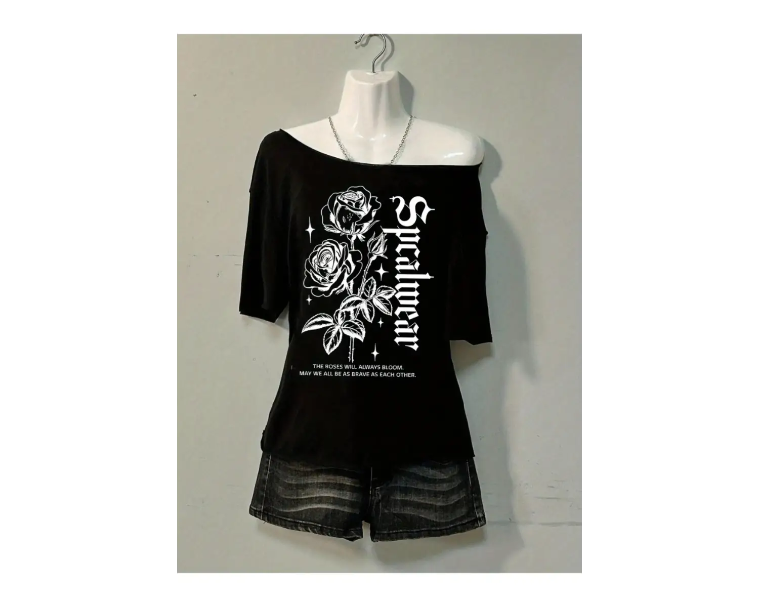 Siyah Kadın Düşük Omuz Kayık Yaka Gül Simgesi Baskılı